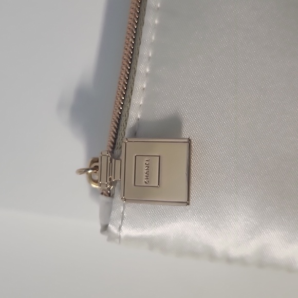 Chanel pouch - Picture 2 of 2